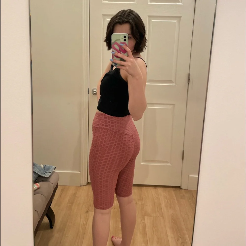 super trendy butt lift leggings! super comfy and has pockets! - Picture 2 of 4